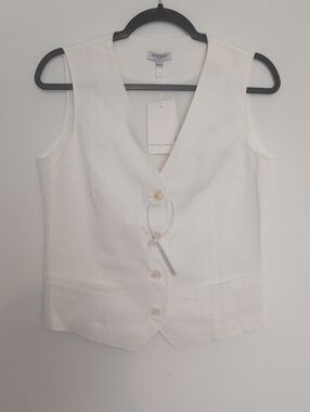 Petite Studio Women's Ivory Button Front Sleeveless Bridgett Vest